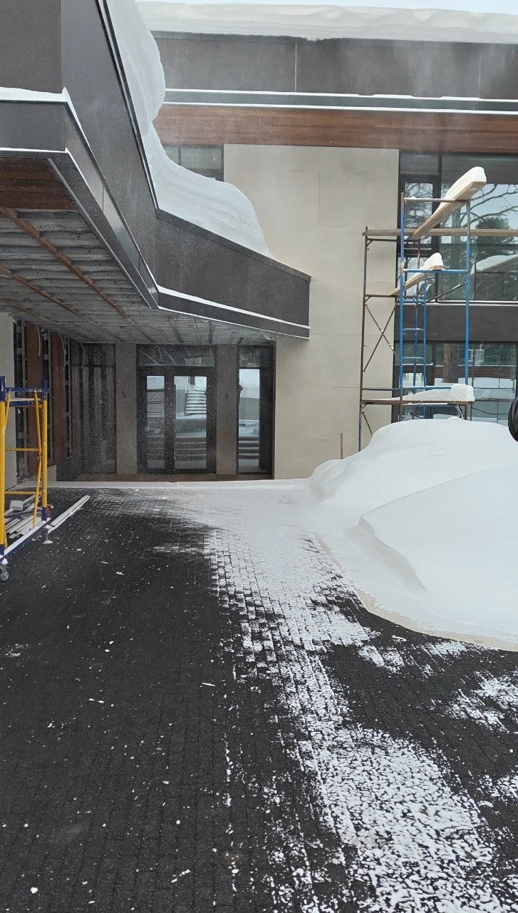 Тёплый подъезд: одна кнопка вместо лопаты